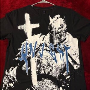 Black Graphic Knight Print Men's T‑Shirt - Blue & White Design